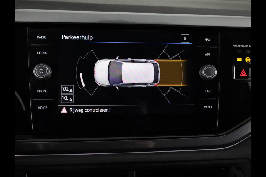 Volkswagen Polo 1.0 TSI Style 110 pk Automaat (DSG) | Navigatie via App | Parkeersensoren (Park assist) | Adaptieve cruise control | Stoelverwarming | Matrix LED koplampen |