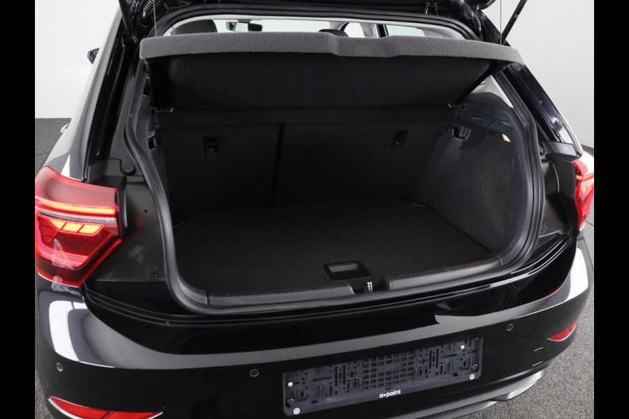 Volkswagen Polo 1.0 TSI Style 110 pk Automaat (DSG) | Navigatie via App | Parkeersensoren (Park assist) | Adaptieve cruise control | Stoelverwarming | Matrix LED koplampen |