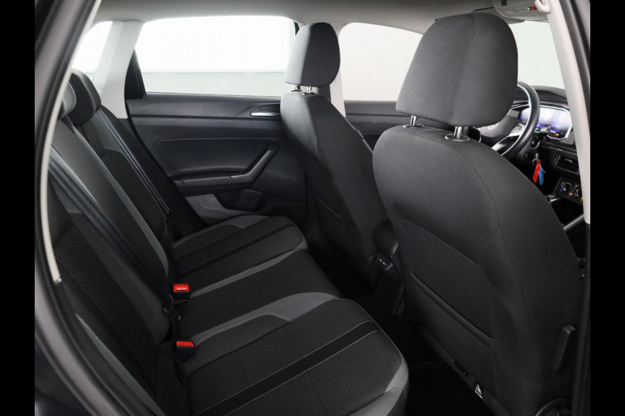 Volkswagen Polo 1.0 TSI Style 110 pk Automaat (DSG) | Navigatie via App | Parkeersensoren (Park assist) | Adaptieve cruise control | Stoelverwarming | Matrix LED koplampen |