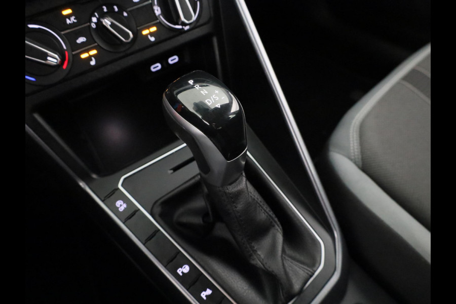 Volkswagen Polo 1.0 TSI Style 110 pk Automaat (DSG) | Navigatie via App | Parkeersensoren (Park assist) | Adaptieve cruise control | Stoelverwarming | Matrix LED koplampen |