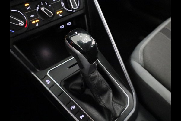 Volkswagen Polo 1.0 TSI Style 110 pk Automaat (DSG) | Navigatie via App | Parkeersensoren (Park assist) | Adaptieve cruise control | Stoelverwarming | Matrix LED koplampen |