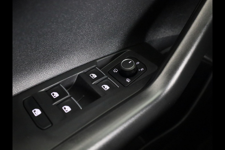 Volkswagen Polo 1.0 TSI Style 110 pk Automaat (DSG) | Navigatie via App | Parkeersensoren (Park assist) | Adaptieve cruise control | Stoelverwarming | Matrix LED koplampen |