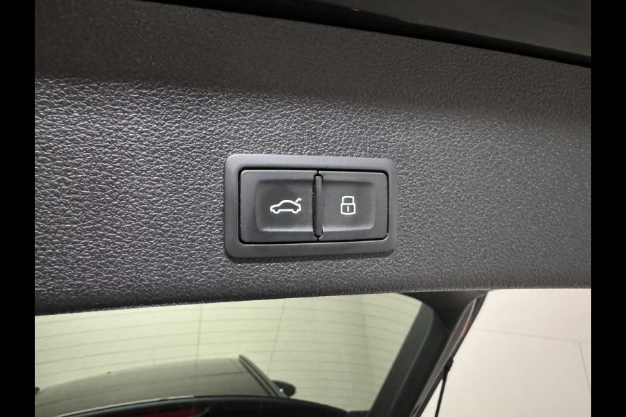 Audi A6 Avant 55 TFSI e Quattro Competition S-Line Black Edition