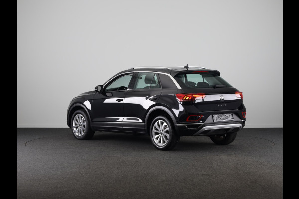 Volkswagen T-Roc 1.5 TSI Style 150 pk Automaat (DSG) | Navigatie | Parkeersensoren (Park assist) | Adaptieve cruise control | Stoelverwarming |