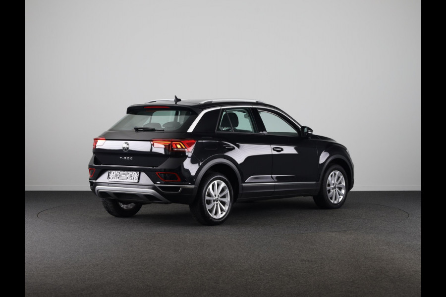 Volkswagen T-Roc 1.5 TSI Style 150 pk Automaat (DSG) | Navigatie | Parkeersensoren (Park assist) | Adaptieve cruise control | Stoelverwarming |