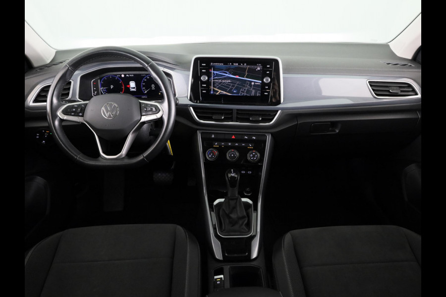 Volkswagen T-Roc 1.5 TSI Style 150 pk Automaat (DSG) | Navigatie | Parkeersensoren (Park assist) | Adaptieve cruise control | Stoelverwarming |