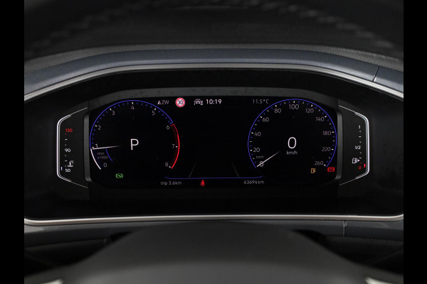 Volkswagen T-Roc 1.5 TSI Style 150 pk Automaat (DSG) | Navigatie | Parkeersensoren (Park assist) | Adaptieve cruise control | Stoelverwarming |