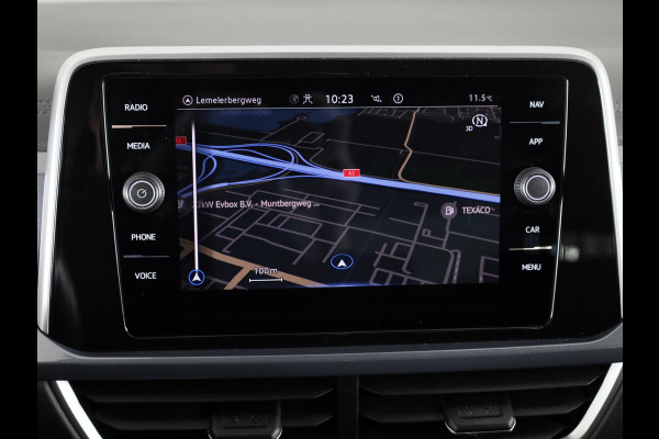 Volkswagen T-Roc 1.5 TSI Style 150 pk Automaat (DSG) | Navigatie | Parkeersensoren (Park assist) | Adaptieve cruise control | Stoelverwarming |