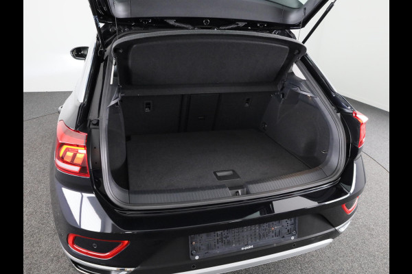 Volkswagen T-Roc 1.5 TSI Style 150 pk Automaat (DSG) | Navigatie | Parkeersensoren (Park assist) | Adaptieve cruise control | Stoelverwarming |