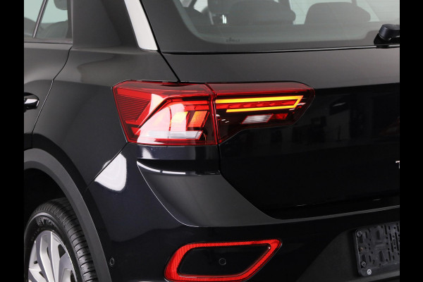 Volkswagen T-Roc 1.5 TSI Style 150 pk Automaat (DSG) | Navigatie | Parkeersensoren (Park assist) | Adaptieve cruise control | Stoelverwarming |