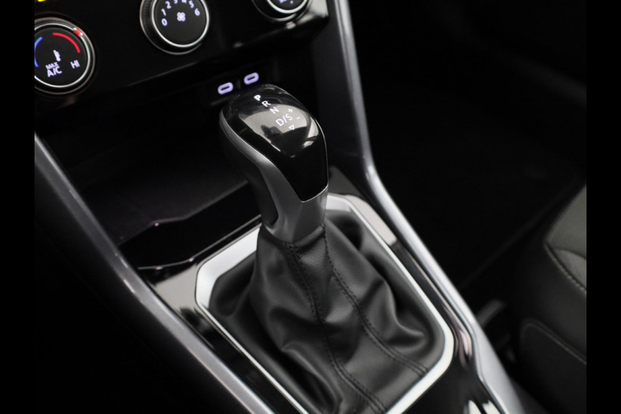 Volkswagen T-Roc 1.5 TSI Style 150 pk Automaat (DSG) | Navigatie | Parkeersensoren (Park assist) | Adaptieve cruise control | Stoelverwarming |