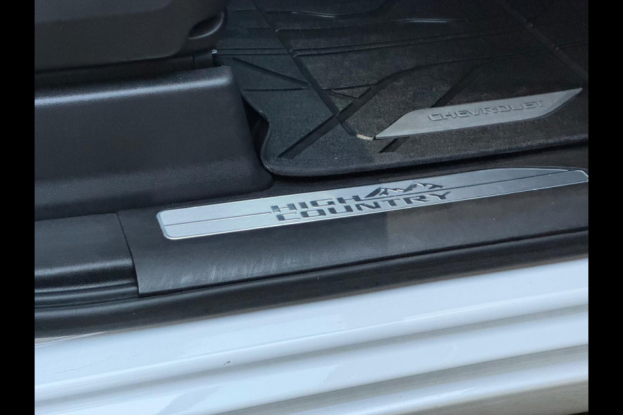 Chevrolet Silverado 6.2 V8 High Country Widebody Black Ops NWE Model