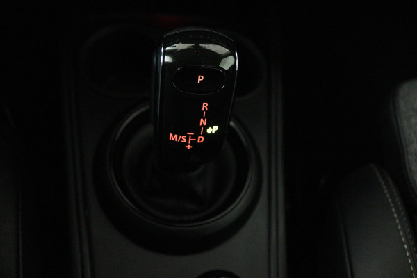 MINI Countryman 1.5 Cooper Business Edition Automaat (NAVIGATIE, CARPLAY, PARKEERSENSOREN, LED, CRUISE, SPORTSTOELEN)