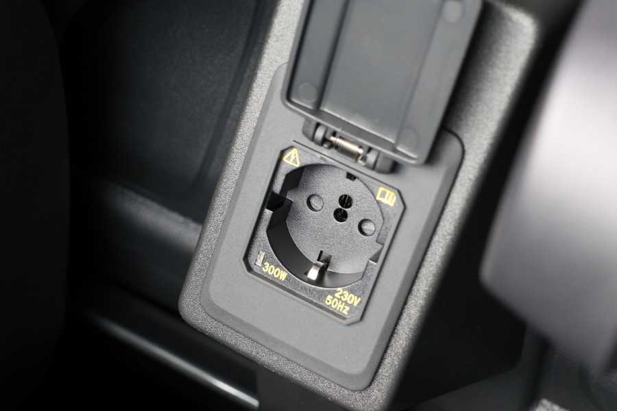 Volkswagen Caddy Cargo 2.0 TDI DSG R-Line | LED | Camera | CarPlay | Lane Assist | Virtual Cockpit | Cruise control | DAB | Trekhaak | Keyless Go | Fabrieksgarantie