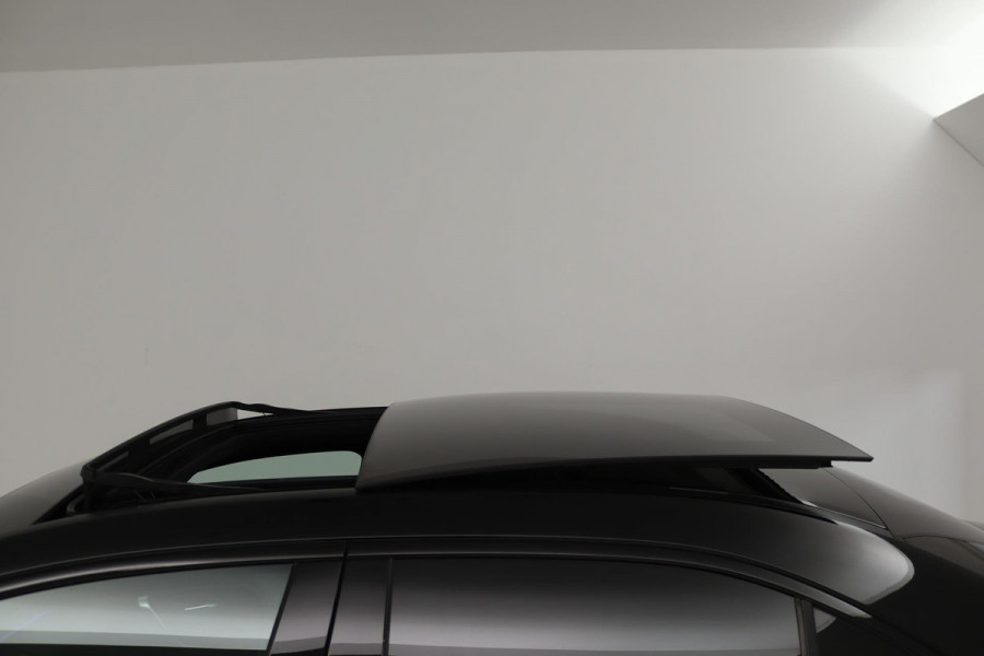 Mercedes-Benz A-Klasse 250 e Business Solution AMG Limited (SFEERVERLICHTING, PANORAMADAK, CAMERA, STOELVERWARMING, 1e EIGENAAR)