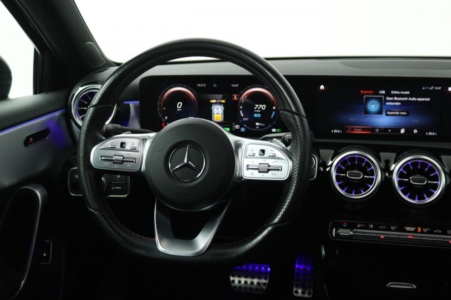 Mercedes-Benz A-Klasse 250 e Business Solution AMG Limited (SFEERVERLICHTING, PANORAMADAK, CAMERA, STOELVERWARMING, 1e EIGENAAR)