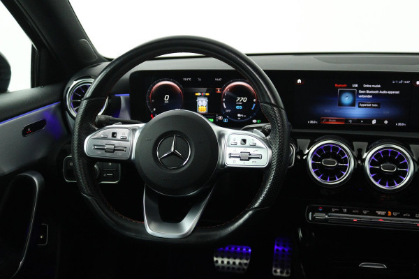 Mercedes-Benz A-Klasse 250 e Business Solution AMG Limited (SFEERVERLICHTING, PANORAMADAK, CAMERA, STOELVERWARMING, 1e EIGENAAR)