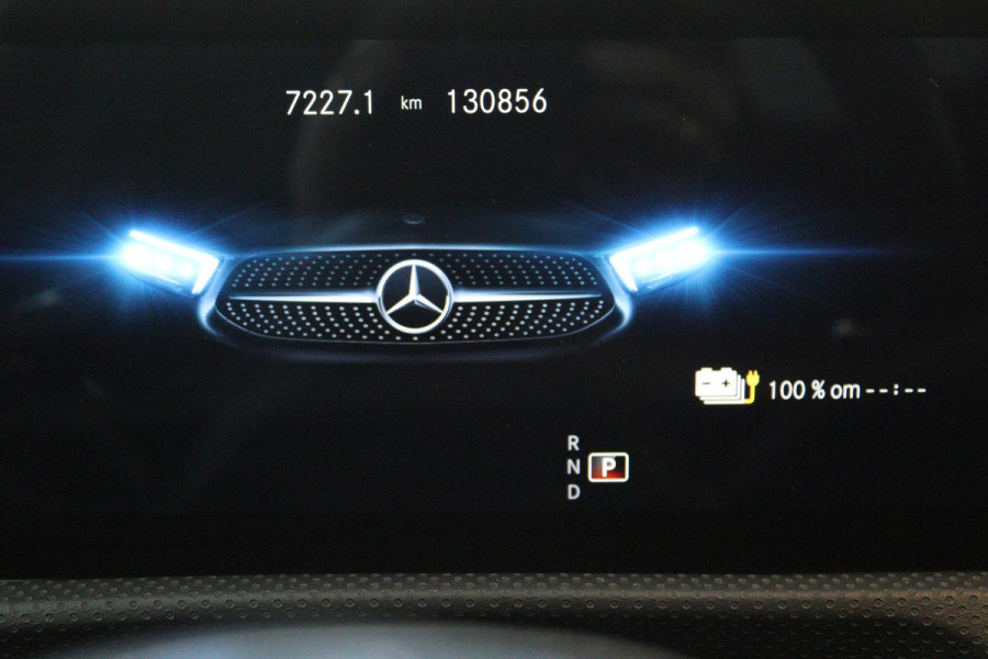 Mercedes-Benz A-Klasse 250 e Business Solution AMG Limited (SFEERVERLICHTING, PANORAMADAK, CAMERA, STOELVERWARMING, 1e EIGENAAR)