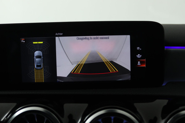 Mercedes-Benz A-Klasse 250 e Business Solution AMG Limited (SFEERVERLICHTING, PANORAMADAK, CAMERA, STOELVERWARMING, 1e EIGENAAR)