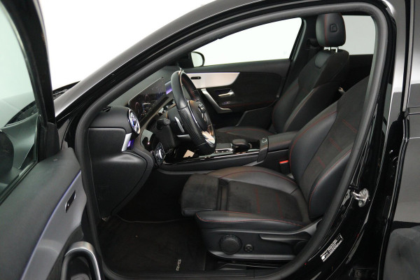 Mercedes-Benz A-Klasse 250 e Business Solution AMG Limited (SFEERVERLICHTING, PANORAMADAK, CAMERA, STOELVERWARMING, 1e EIGENAAR)