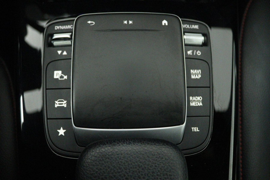Mercedes-Benz A-Klasse 250 e Business Solution AMG Limited (SFEERVERLICHTING, PANORAMADAK, CAMERA, STOELVERWARMING, 1e EIGENAAR)