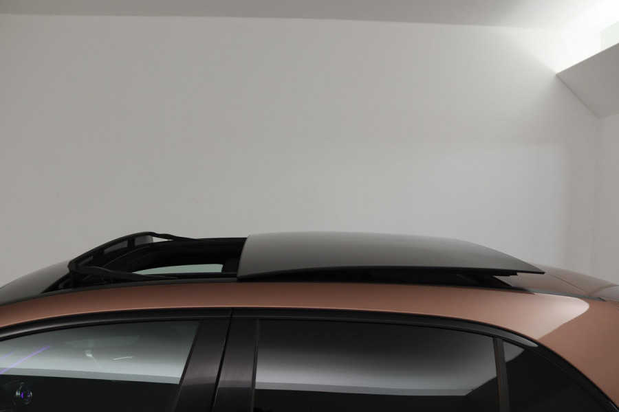Mercedes-Benz A-Klasse 180 Business Solution AMG Automaat (PANORAMADAK, SFEERVERLICHTING, CAMERA, STOELVERWARMING, 1e EIGENAAR)