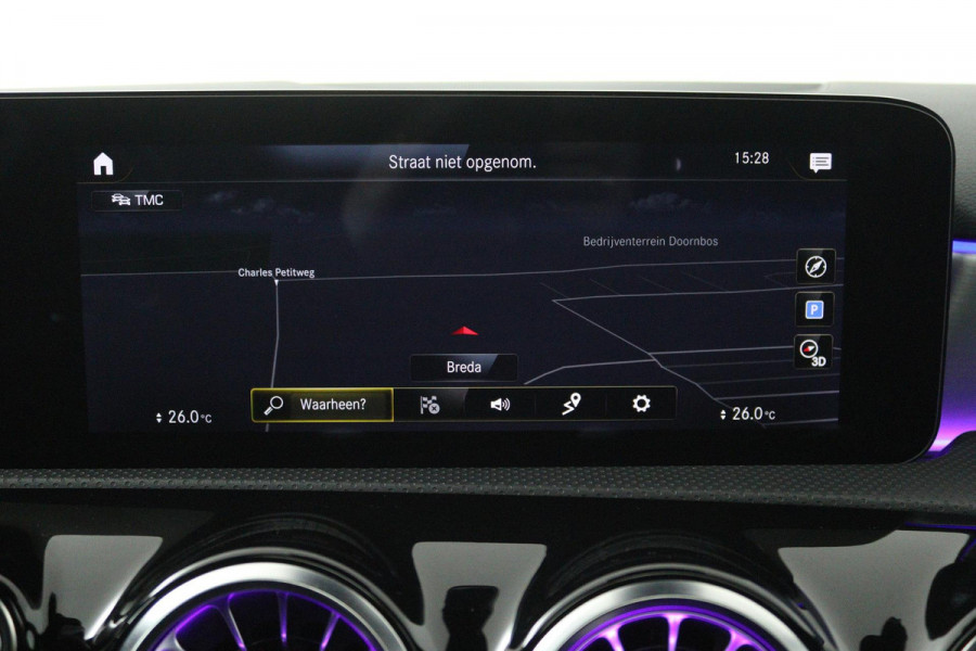 Mercedes-Benz A-Klasse 180 Business Solution AMG Automaat (PANORAMADAK, SFEERVERLICHTING, CAMERA, STOELVERWARMING, 1e EIGENAAR)