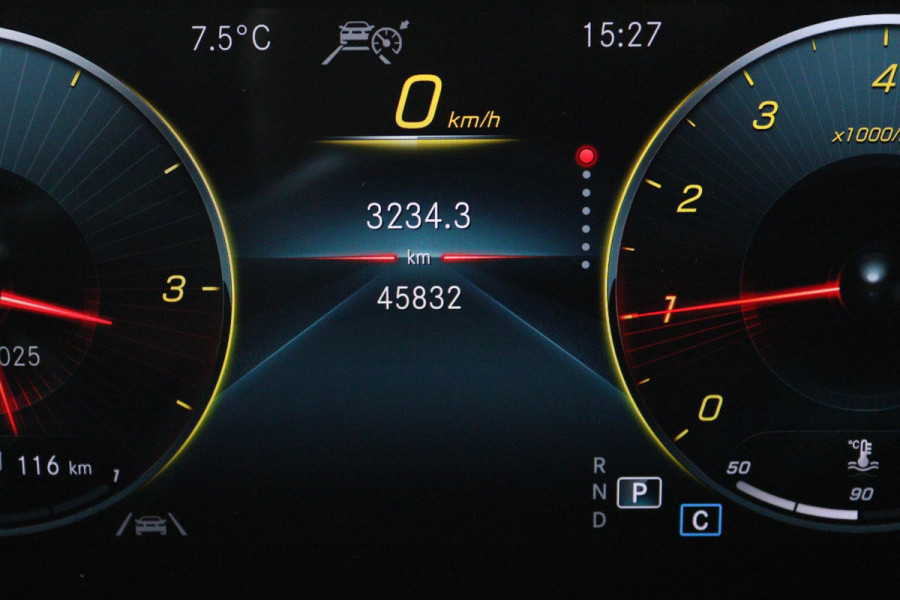 Mercedes-Benz A-Klasse 180 Business Solution AMG Automaat (PANORAMADAK, SFEERVERLICHTING, CAMERA, STOELVERWARMING, 1e EIGENAAR)