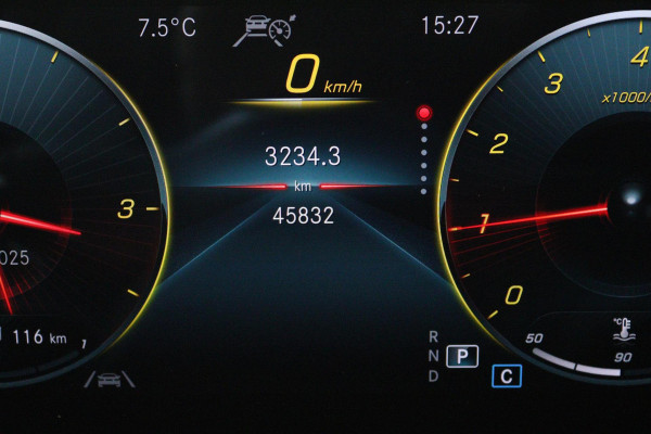 Mercedes-Benz A-Klasse 180 Business Solution AMG Automaat (PANORAMADAK, SFEERVERLICHTING, CAMERA, STOELVERWARMING, 1e EIGENAAR)