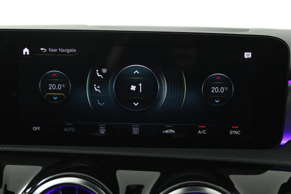 Mercedes-Benz A-Klasse 180 Business Solution AMG Automaat (PANORAMADAK, SFEERVERLICHTING, CAMERA, STOELVERWARMING, 1e EIGENAAR)