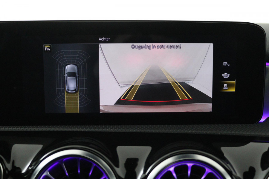 Mercedes-Benz A-Klasse 180 Business Solution AMG Automaat (PANORAMADAK, SFEERVERLICHTING, CAMERA, STOELVERWARMING, 1e EIGENAAR)