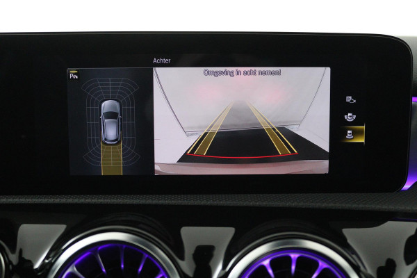 Mercedes-Benz A-Klasse 180 Business Solution AMG Automaat (PANORAMADAK, SFEERVERLICHTING, CAMERA, STOELVERWARMING, 1e EIGENAAR)
