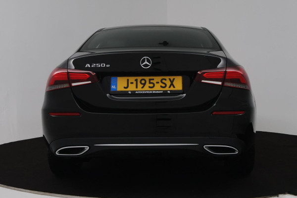 Mercedes-Benz A-Klasse 250 e Business Solution Luxury Limited (SFEERVERLICHTING, STOELVERWARMING, LEDER, 1e EIGENAAR, CAMERA)