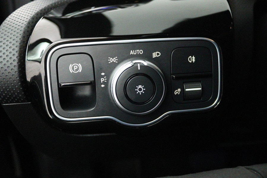 Mercedes-Benz A-Klasse 250 e Business Solution Luxury Limited (SFEERVERLICHTING, STOELVERWARMING, LEDER, 1e EIGENAAR, CAMERA)