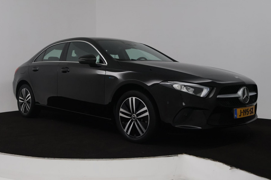 Mercedes-Benz A-Klasse 250 e Business Solution Luxury Limited (SFEERVERLICHTING, STOELVERWARMING, LEDER, 1e EIGENAAR, CAMERA)