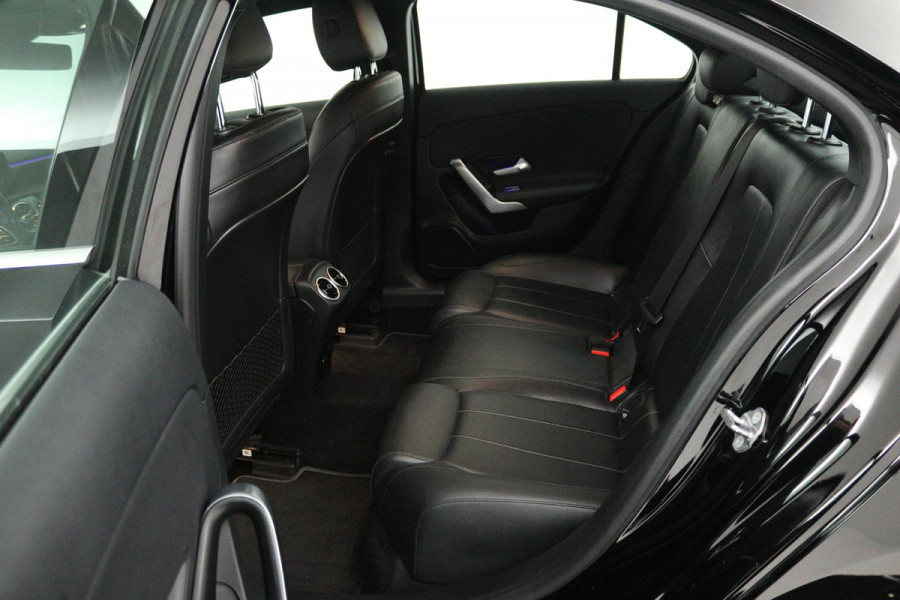 Mercedes-Benz A-Klasse 250 e Business Solution Luxury Limited (SFEERVERLICHTING, STOELVERWARMING, LEDER, 1e EIGENAAR, CAMERA)