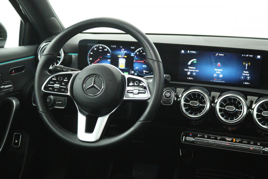 Mercedes-Benz A-Klasse 250 e Business Solution Luxury Limited (PANORAMADAK, SFEERVERLICHTING, CAMERA, ELEKT. STOELEN, 1e EIGENAAR)