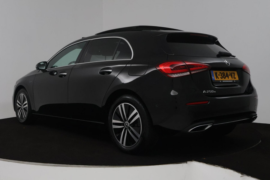 Mercedes-Benz A-Klasse 250 e Business Solution Luxury Limited (PANORAMADAK, SFEERVERLICHTING, CAMERA, ELEKT. STOELEN, 1e EIGENAAR)