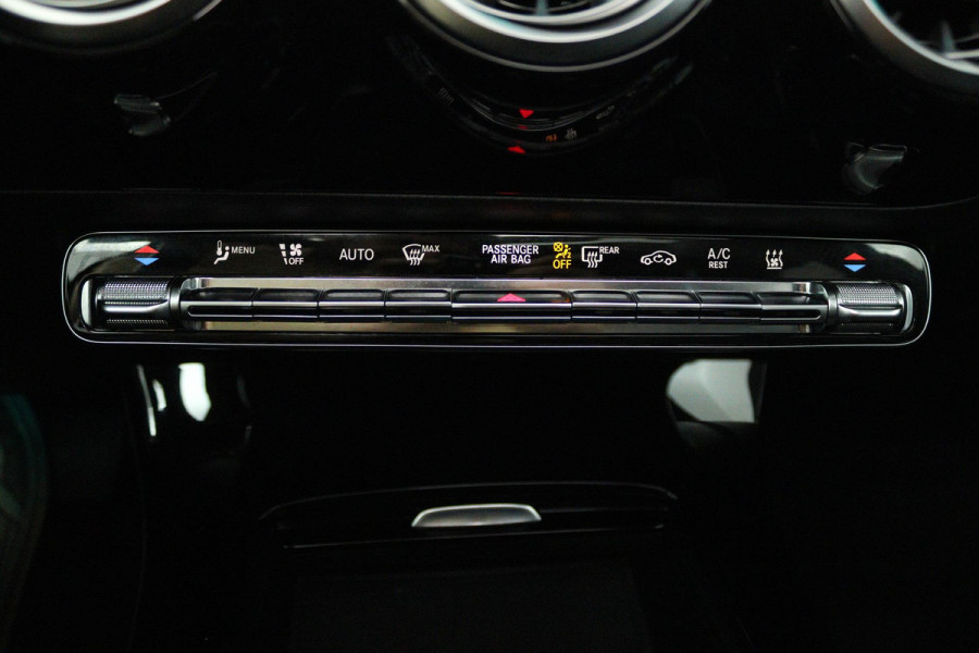 Mercedes-Benz A-Klasse 250 e Business Solution Luxury Limited (PANORAMADAK, SFEERVERLICHTING, CAMERA, ELEKT. STOELEN, 1e EIGENAAR)