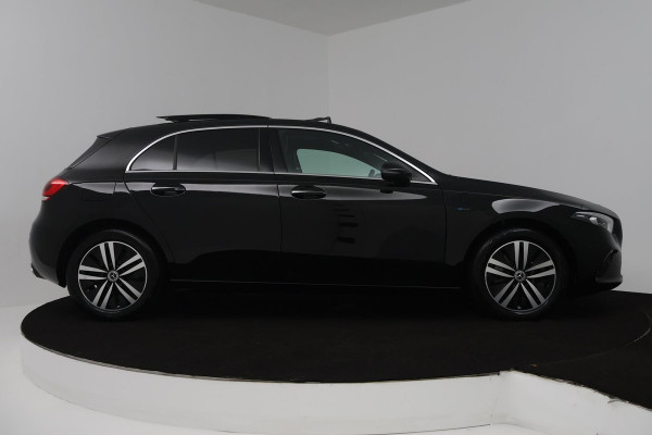 Mercedes-Benz A-Klasse 250 e Business Solution Luxury Limited (PANORAMADAK, SFEERVERLICHTING, CAMERA, ELEKT. STOELEN, 1e EIGENAAR)