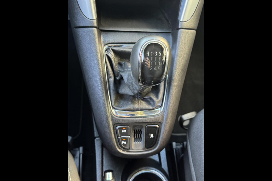 Opel Zafira 1.6 Turbo 120 Jahre Edition 7persoons I Navigatie I Airco I PDC I Achteruitrij camera I LED I Trekhaak I Dealer onderh