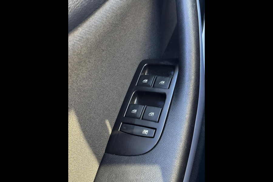 Opel Zafira 1.6 Turbo 120 Jahre Edition 7persoons I Navigatie I Airco I PDC I Achteruitrij camera I LED I Trekhaak I Dealer onderh