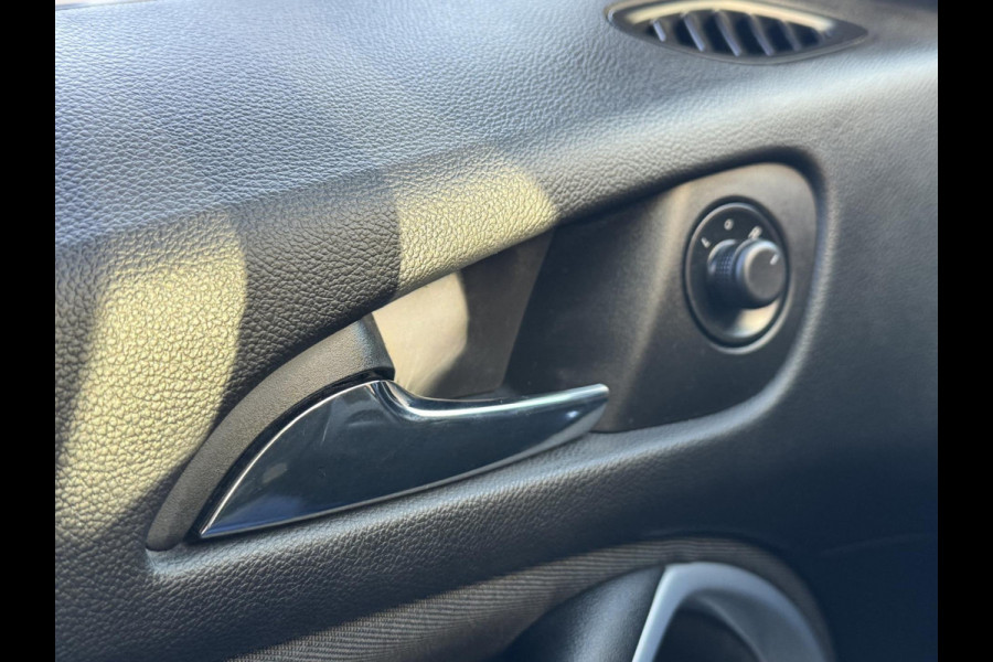 Opel Zafira 1.6 Turbo 120 Jahre Edition 7persoons I Navigatie I Airco I PDC I Achteruitrij camera I LED I Trekhaak I Dealer onderh