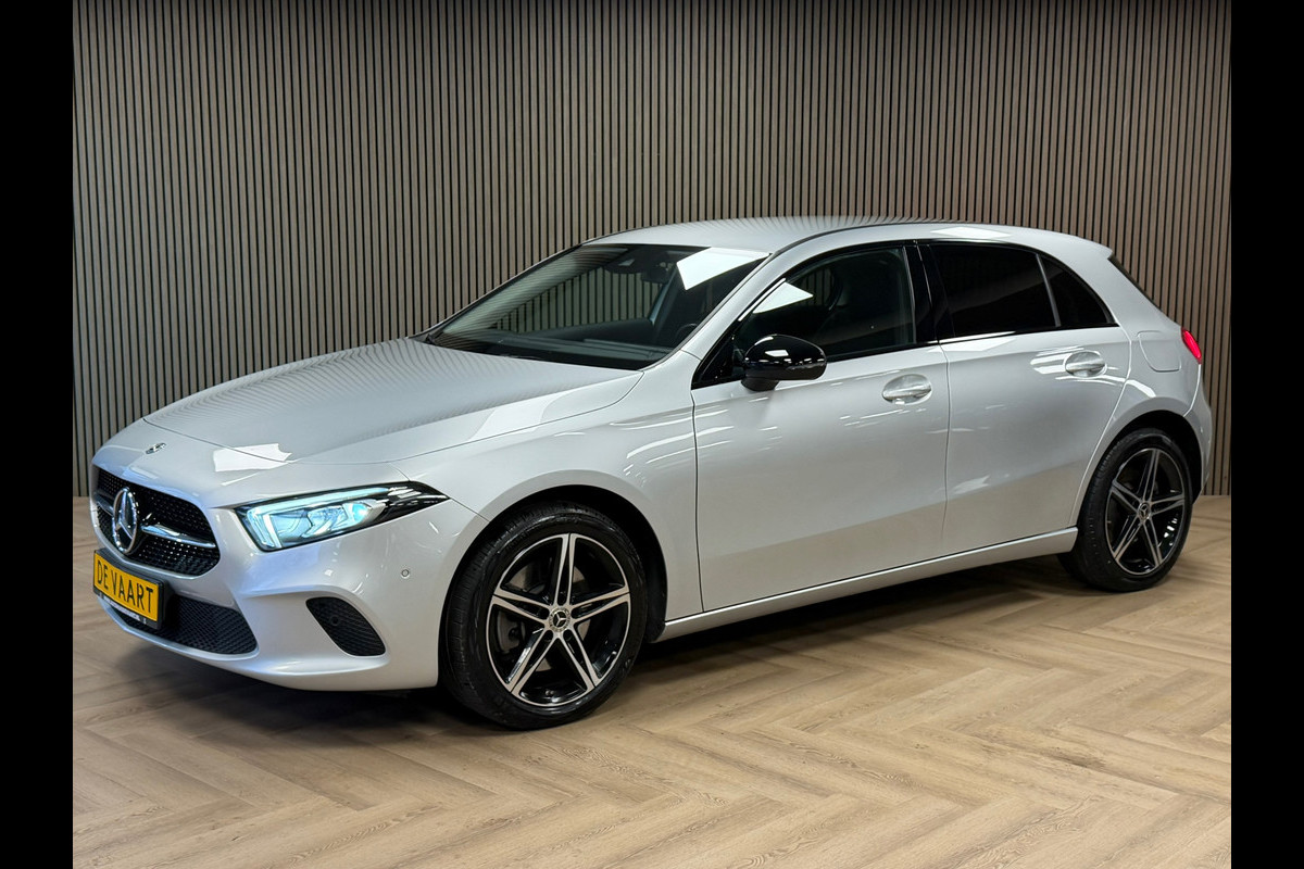 Mercedes-Benz A-Klasse A250e Luxury Plug-in hybride CAMERA NAVIGATIE STOELVERWARMING PDC AIRCO CRUISE KEYLESS-GO