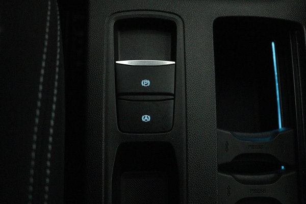 Ford FOCUS Wagon 1.0 EcoBoost Titanium Business (NAVIGATIE, STUUR-/STOELVERWARMING, 1e EIGENAAR, GOED ONDERHOUDEN)