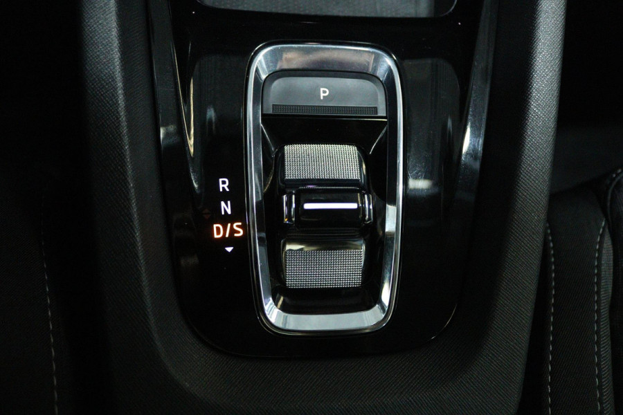 Škoda Octavia Combi 1.0 e-TSI Business Edition Plus Automaat (NAVIGATIE, TREKHAAK, STOELVERWARMING, CARPLAY, GOED ONDERHOUDEN)