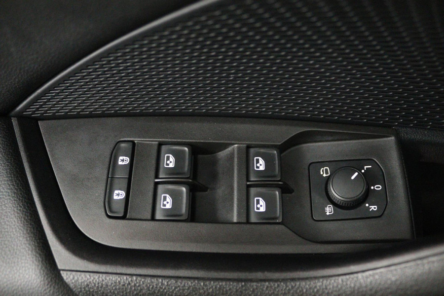 Škoda Octavia Combi 1.0 e-TSI Business Edition Plus Automaat (NAVIGATIE, TREKHAAK, STOELVERWARMING, CARPLAY, GOED ONDERHOUDEN)