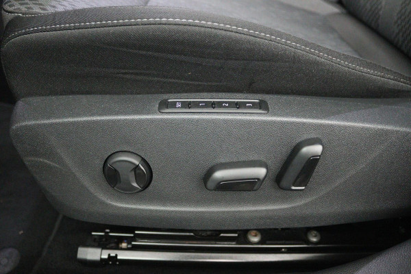 Škoda Octavia Combi 1.0 e-TSI Business Edition Plus Automaat (NAVIGATIE, TREKHAAK, STOELVERWARMING, CARPLAY, GOED ONDERHOUDEN)