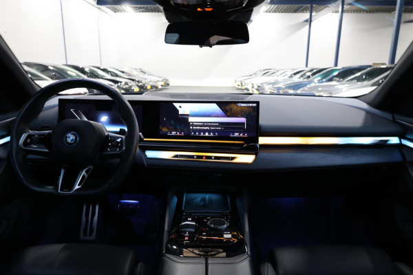 BMW 5 Serie 550e xDrive M-Performance LASERLIGHT/BOWERS & WILKINS/PANO/LEDER/HUD/20" LMV/360 CAM/ACC/ECC/FABRIEKSGARANTIE!
