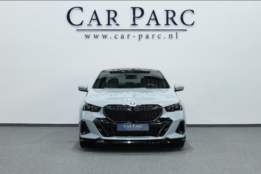 BMW 5 Serie 550e xDrive M-Performance LASERLIGHT/BOWERS & WILKINS/PANO/LEDER/HUD/20" LMV/360 CAM/ACC/ECC/FABRIEKSGARANTIE!